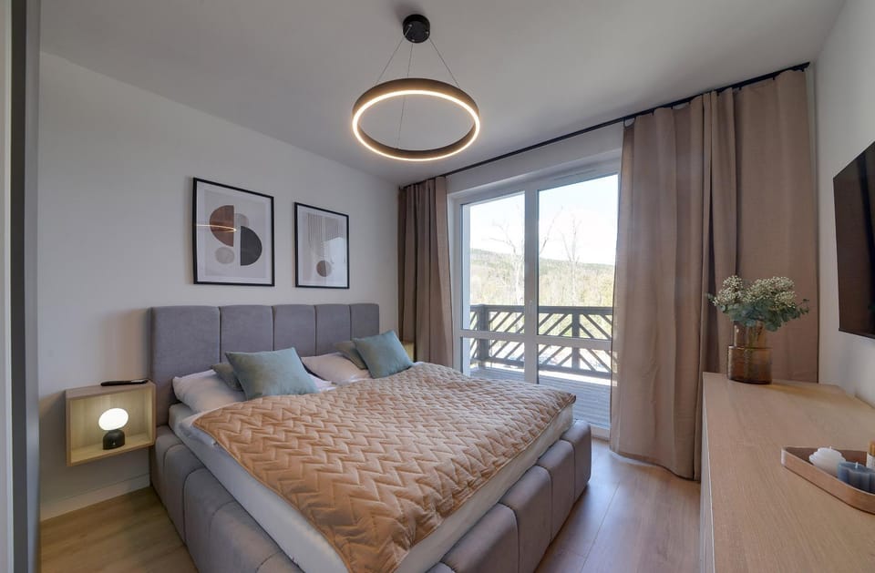 Bed, TV and multimedia, Balcony/Terrace, Bedroom
