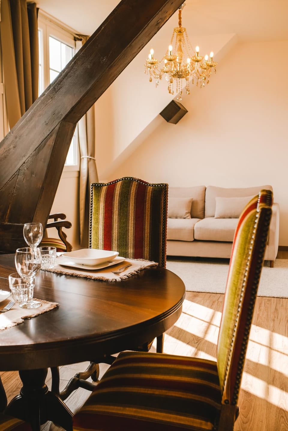 Living room, Seating area