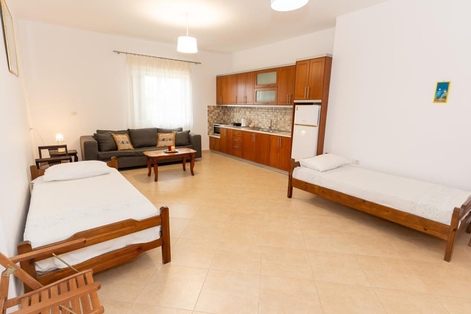 Bed, Kitchen or kitchenette, Living room, Seating area