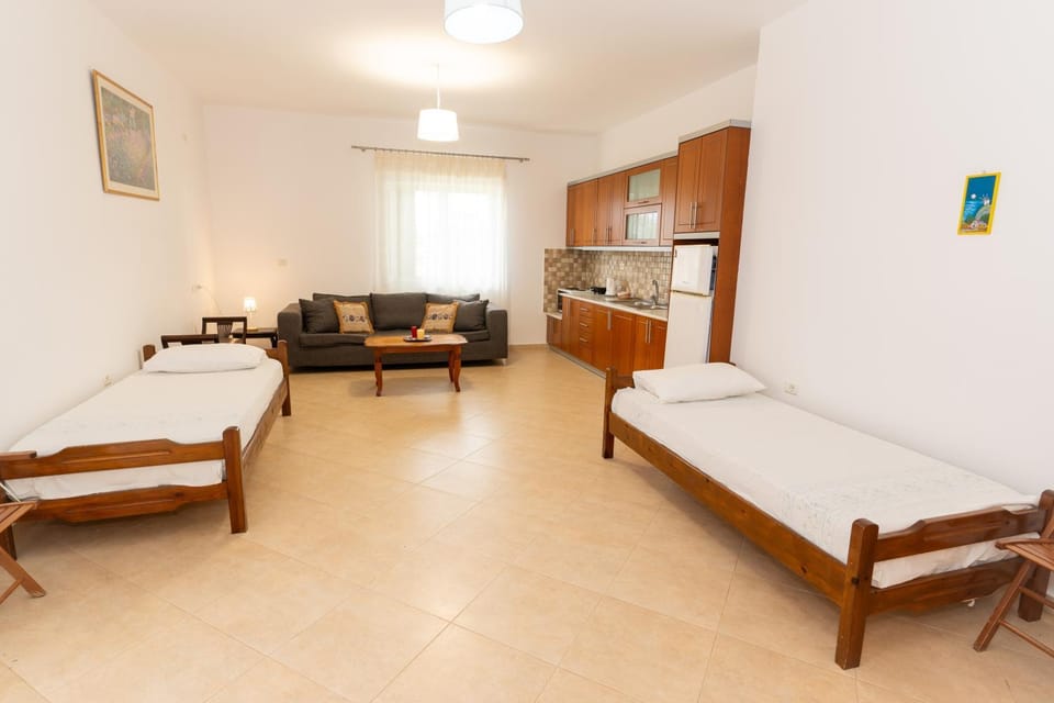 Bed, Kitchen or kitchenette, Living room, Seating area