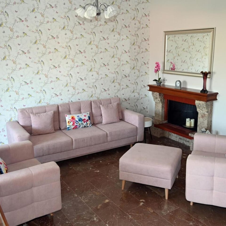 Living room, Seating area, fireplace