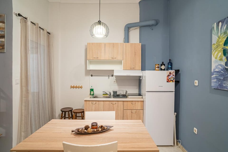Kitchen or kitchenette, Photo of the whole room, Decorative detail, Dining area, stove
