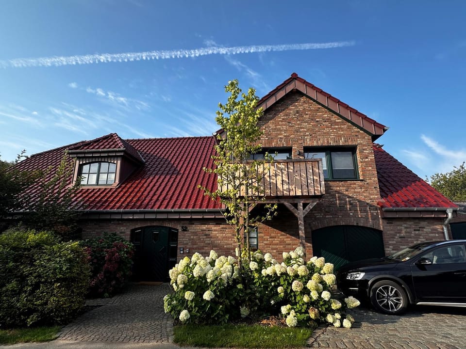 Property building, Day, Street view, Parking