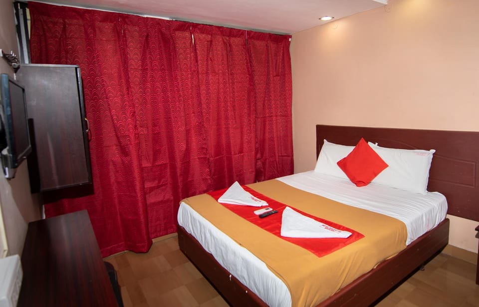 Communal lounge/ TV room, Bed, TV and multimedia, Photo of the whole room, Bedroom