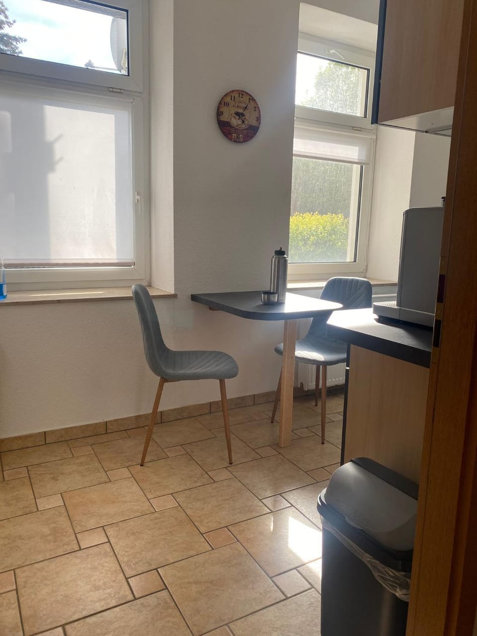 Kitchen or kitchenette, Dining area, hair dresser