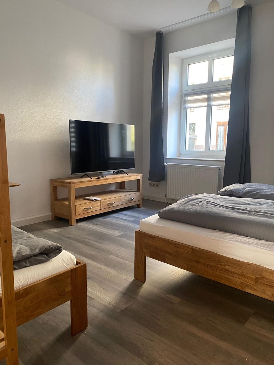 Communal lounge/ TV room, Bed, TV and multimedia, Photo of the whole room, Evening entertainment, Bedroom