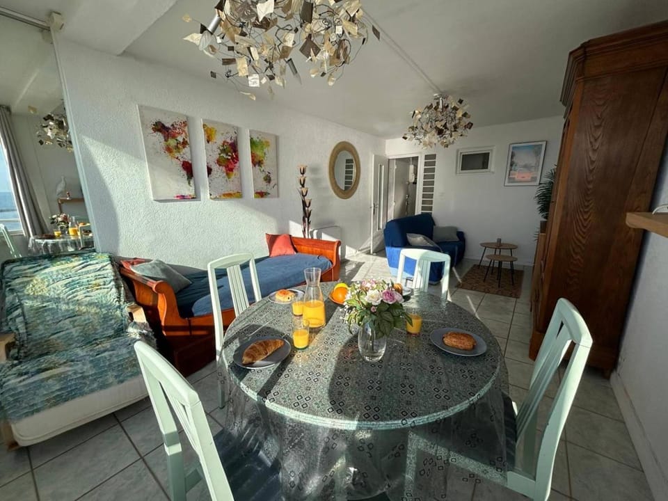 Living room, Dining area, wardrobe
