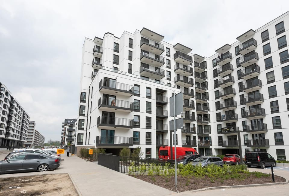 Property building, Neighbourhood, Location
