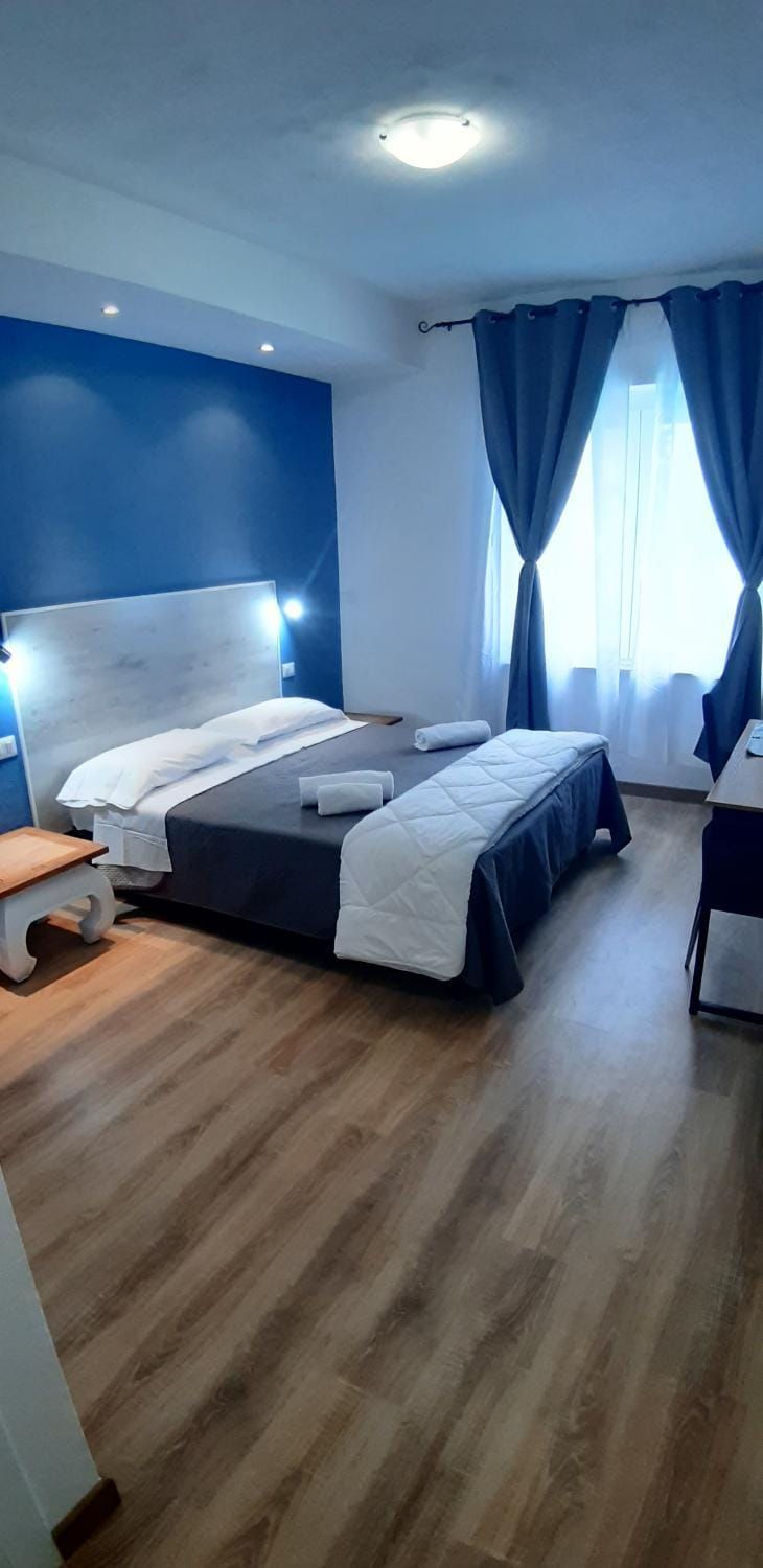 Photo of the whole room, Bedroom