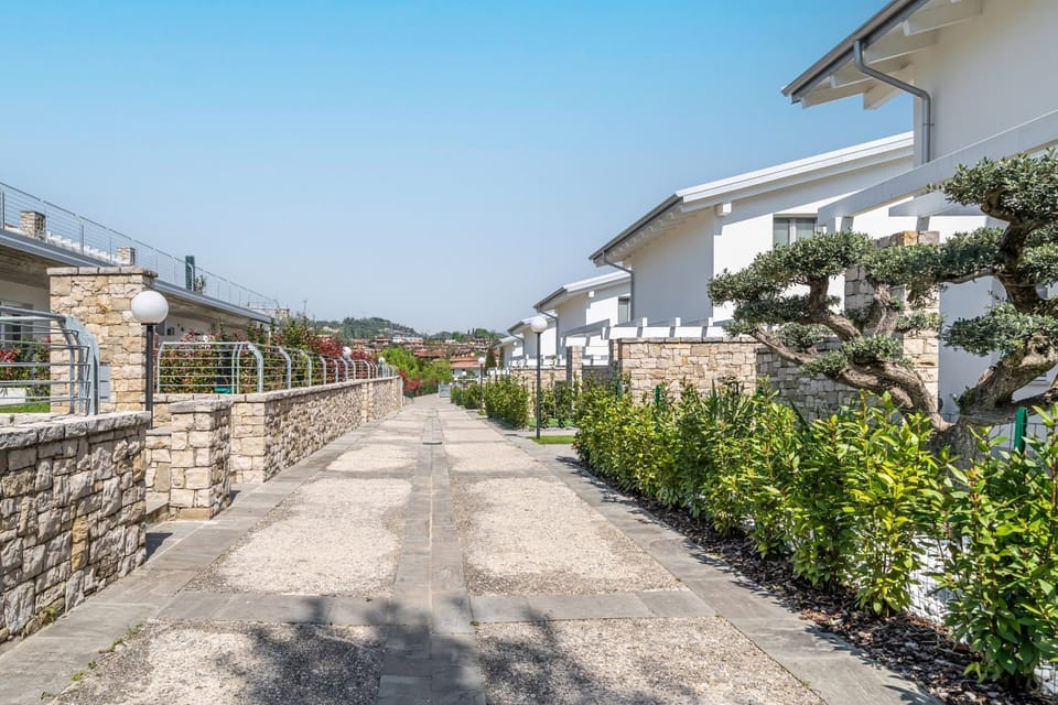 Property building, Spring, Day, Garden, Garden view