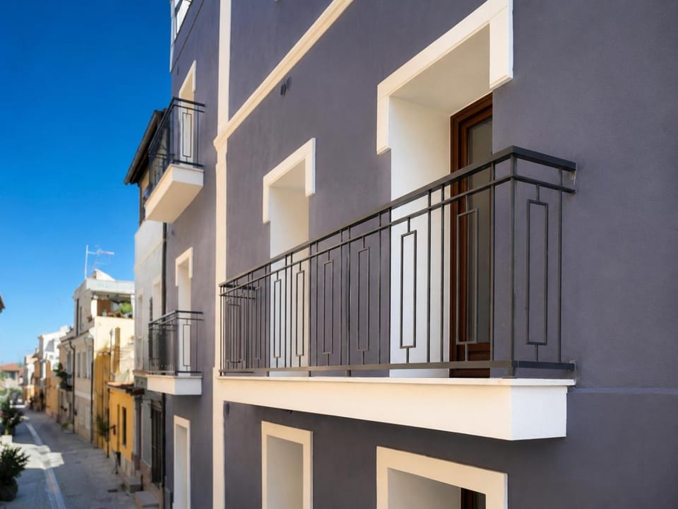 Facade/entrance, Balcony/Terrace