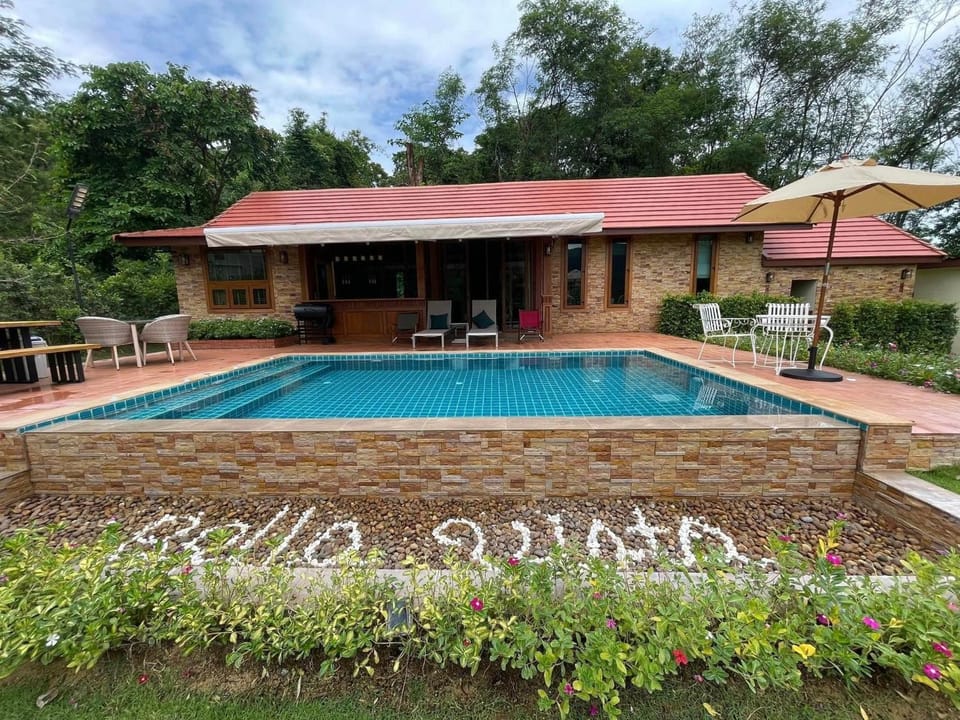 Property building, Garden, Pool view, Swimming pool