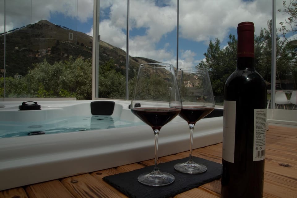 Day, Natural landscape, Hot Tub, Hot Tub, Food and drinks, Mountain view, Pool view, Swimming pool, Drinks, Alcoholic drinks
