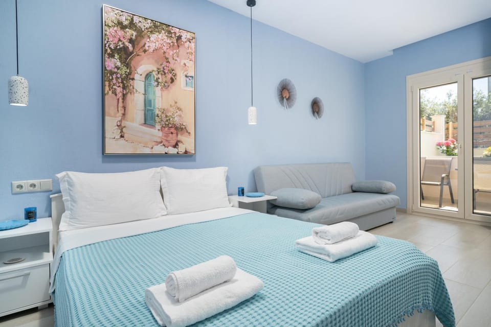 Bed, Living room, Seating area, Bedroom, towels