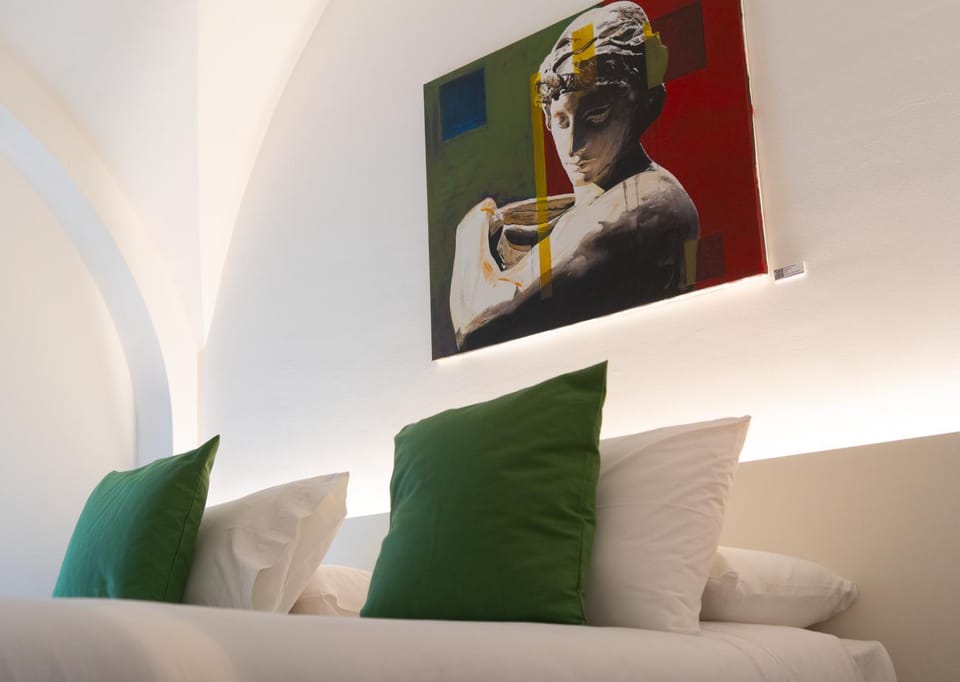 Bed, Photo of the whole room, Decorative detail, Bedroom