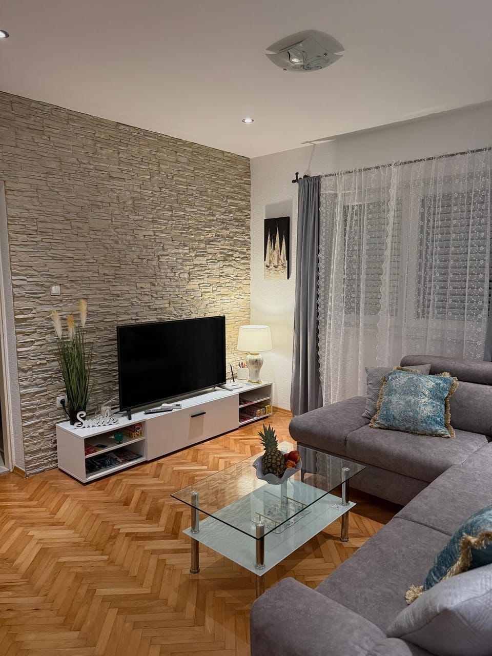 TV and multimedia, Living room, Seating area