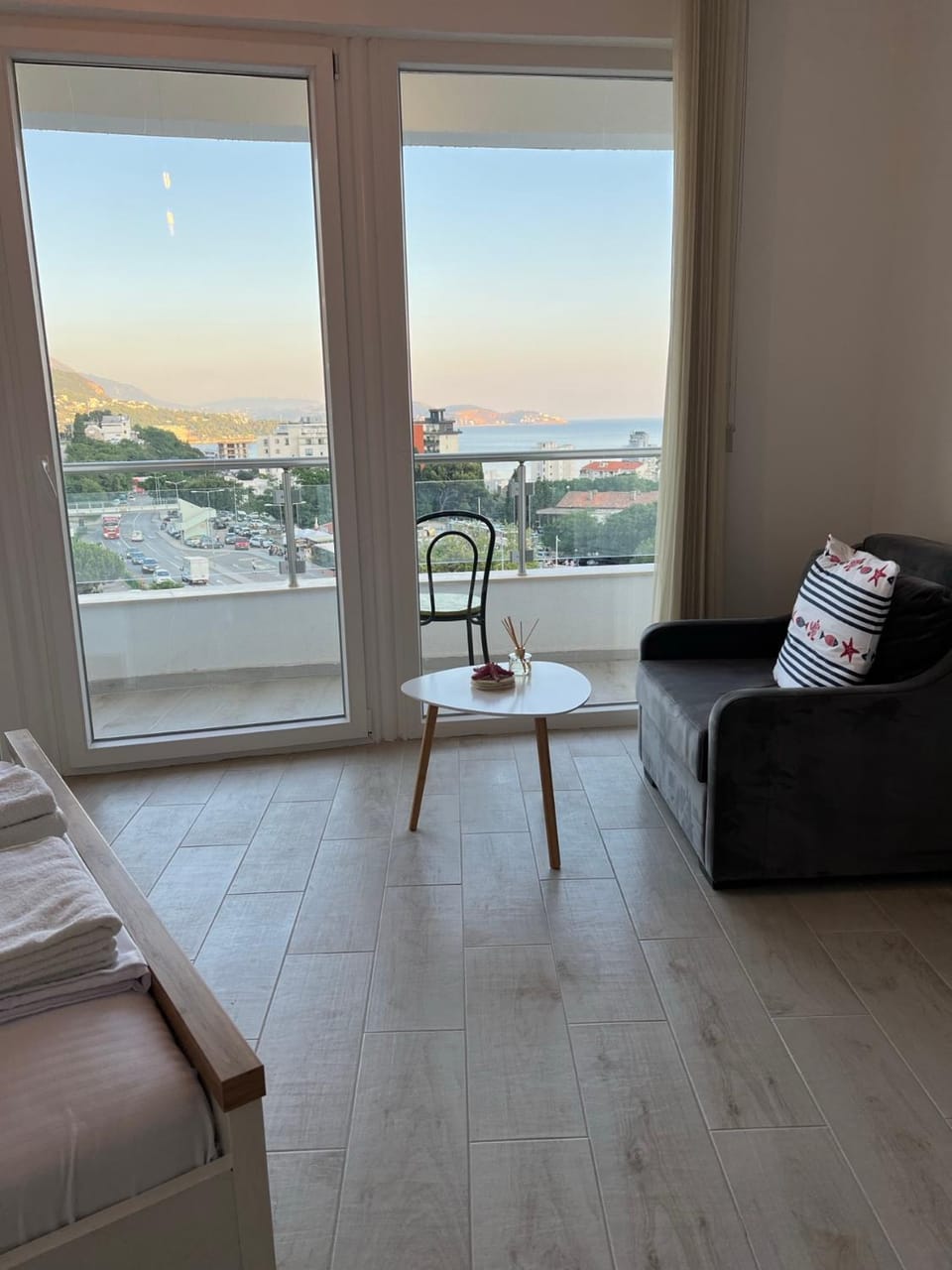 Bed, Natural landscape, View (from property/room), Balcony/Terrace, Living room, Photo of the whole room, Seating area, Bedroom