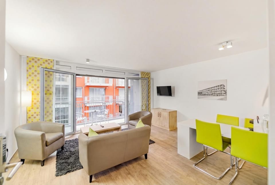 TV and multimedia, Balcony/Terrace, Living room, Seating area, Dining area