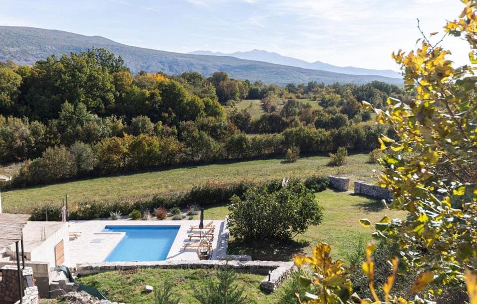 Old Oak Villa-house with Private Pool, Authentic Tavern & BBQ House in Split-Dalmatia County