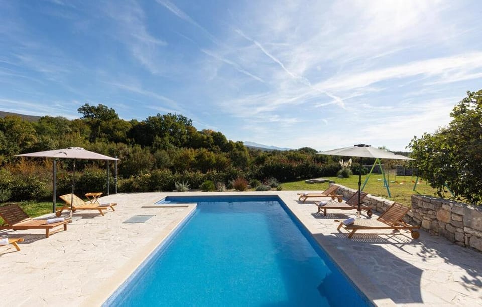 Old Oak Villa-house with Private Pool, Authentic Tavern & BBQ House in Split-Dalmatia County