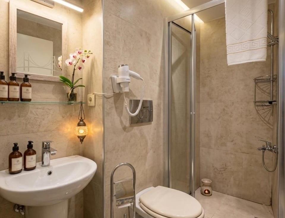 Shower, Bathroom, towels