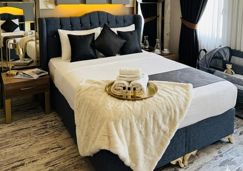 Bedroom, towels