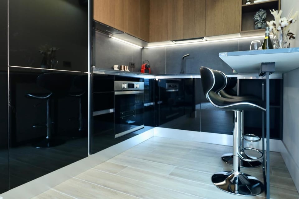 Kitchen or kitchenette, Dining area, stove