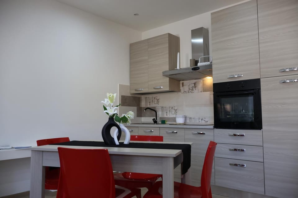 Kitchen or kitchenette, Dining area, stove