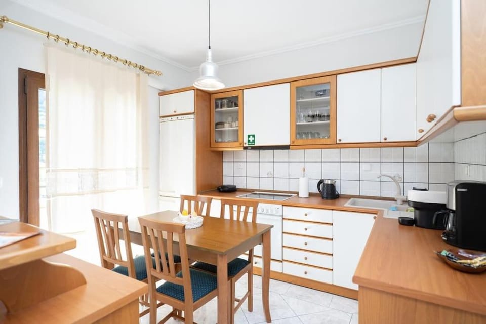 Living room, Seating area, Dining area, minibar, pet friendly, stove