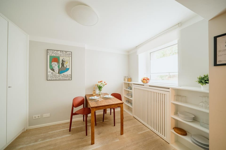 Seating area, Dining area