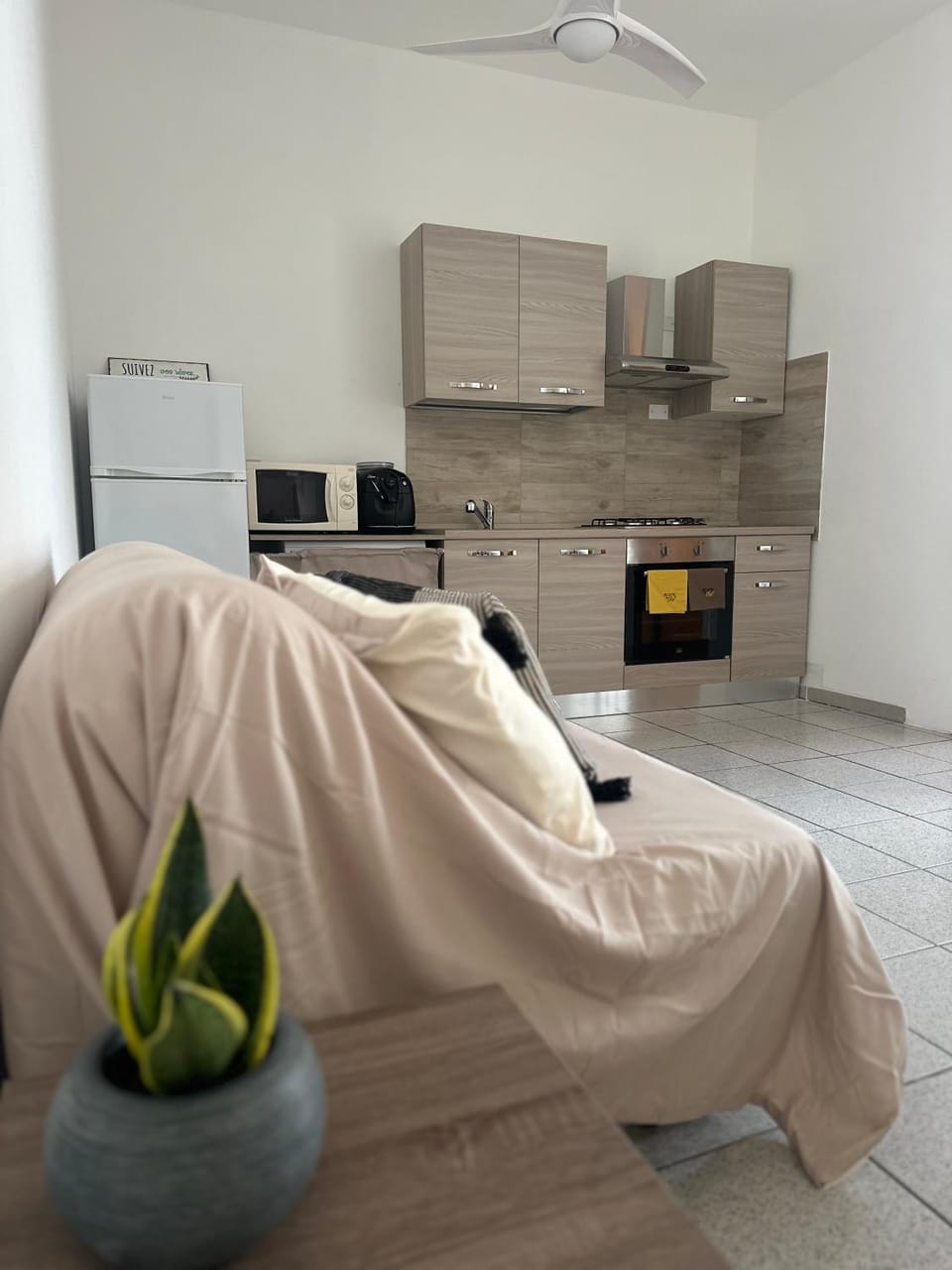 Veranda Privata e BBQ -Comfort Moderno per 4 La Caletta Apartment in Sardinia