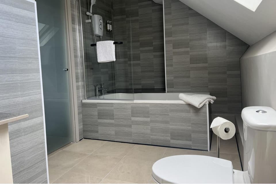 4 Bed House - 4 Private En-Suites - City Centre House in Sheffield