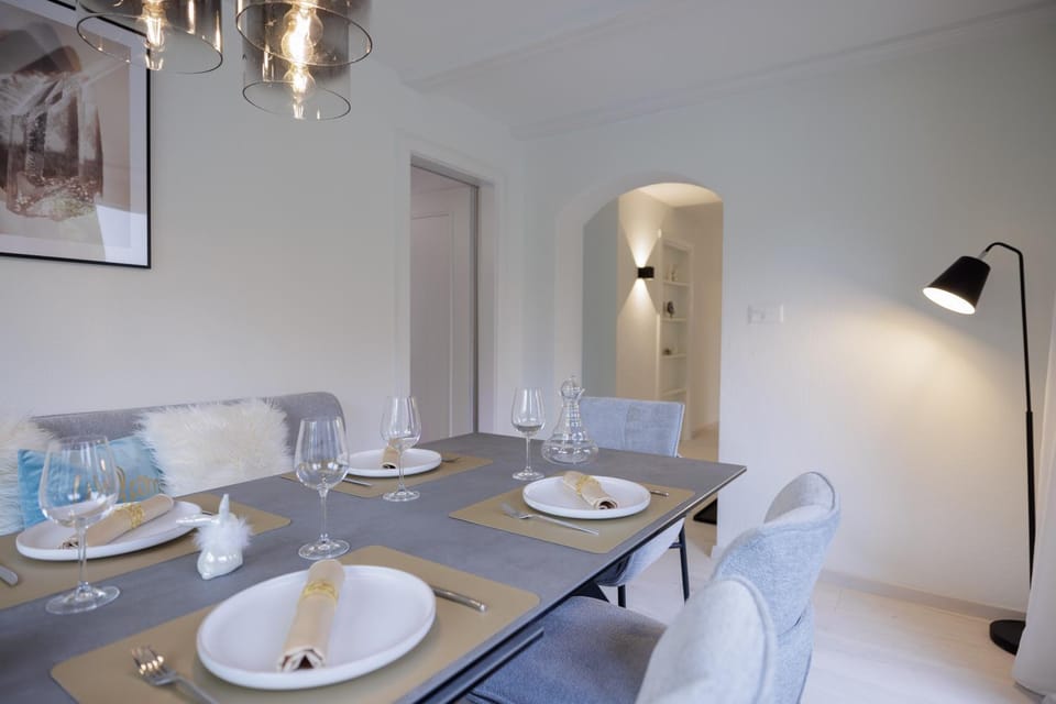 Seating area, Dining area