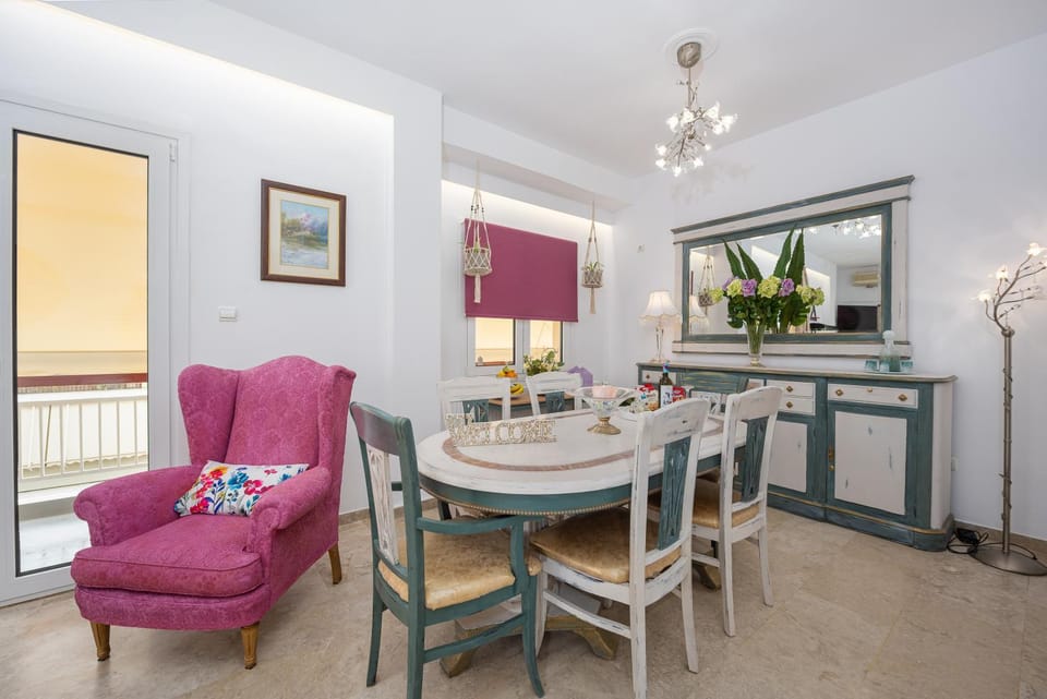 Living room, Seating area, Dining area
