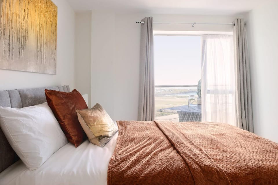 Bed, Balcony/Terrace, Dining area, Bedroom