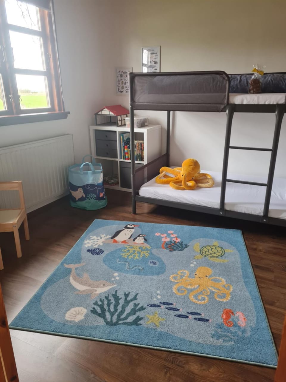 children, bunk bed