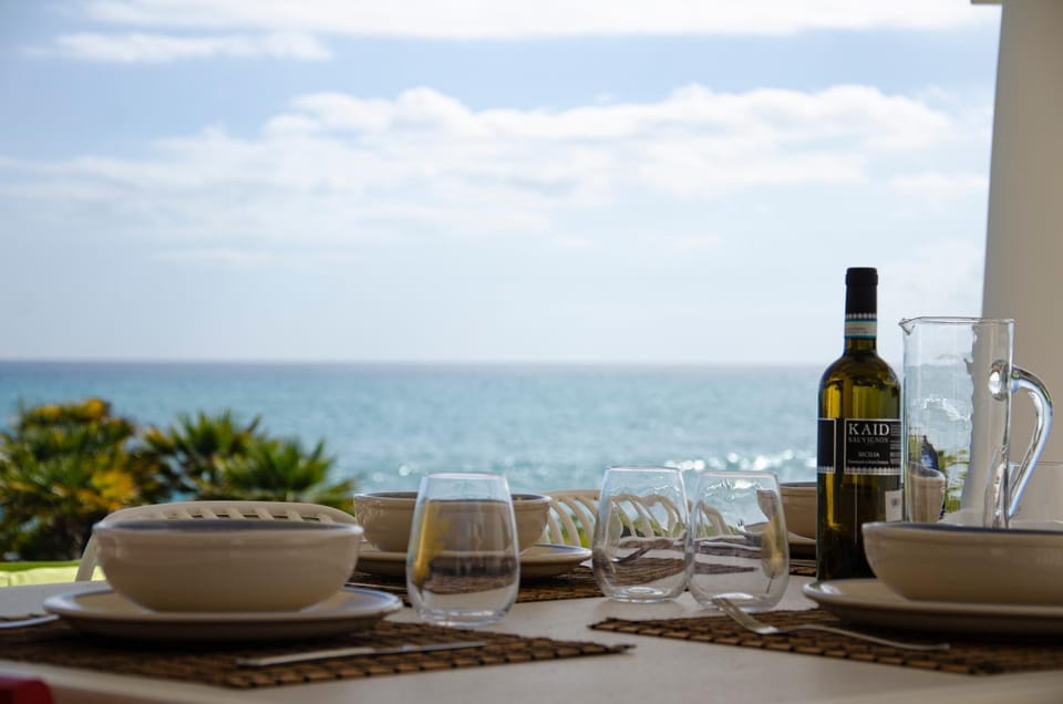 Day, Food and drinks, Sea view, Drinks, Alcoholic drinks