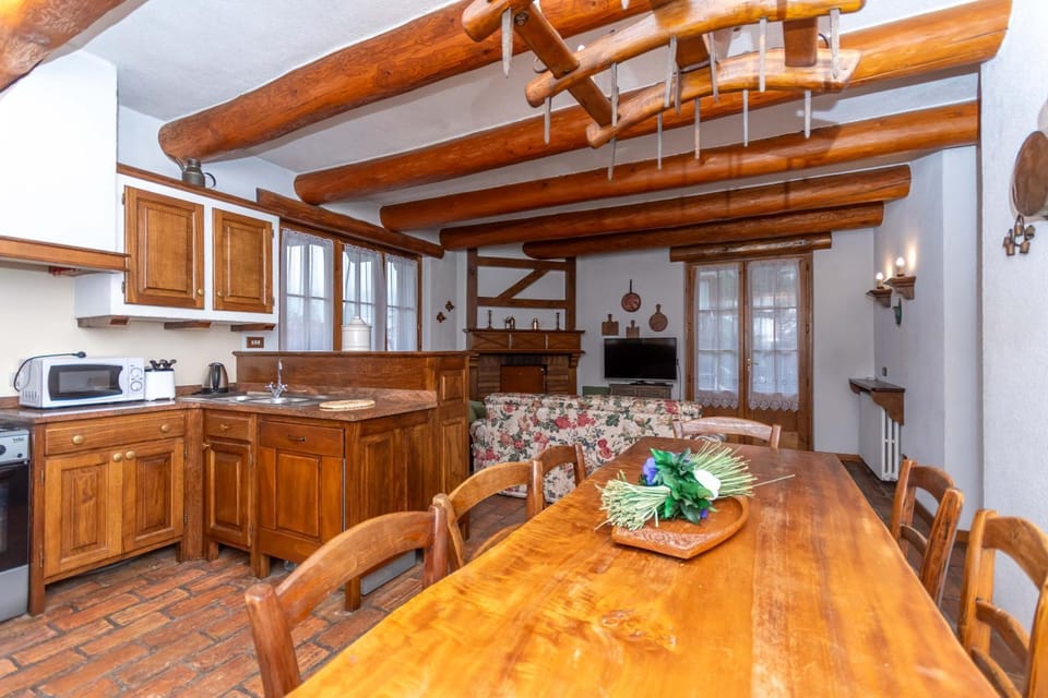 Kitchen or kitchenette, Living room, Dining area