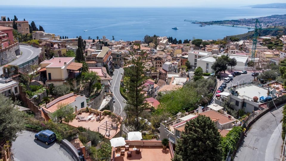 Property building, Neighbourhood, Natural landscape, Bird's eye view, City view, Sea view