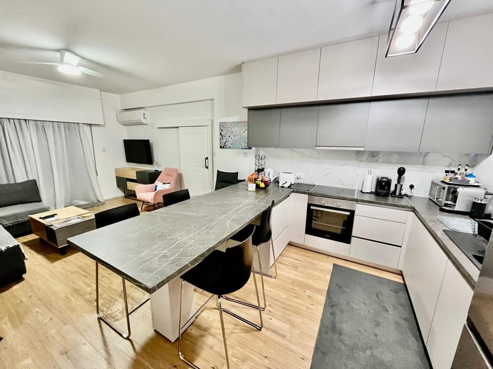 Seating area, kitchen