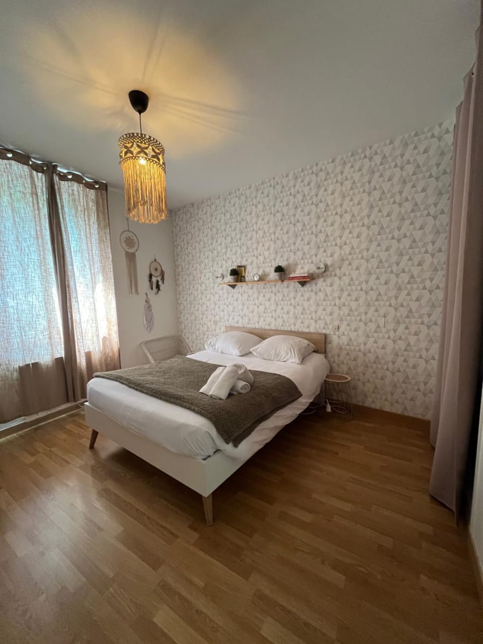 Bed, Photo of the whole room, Bedroom, cot, towels, towels