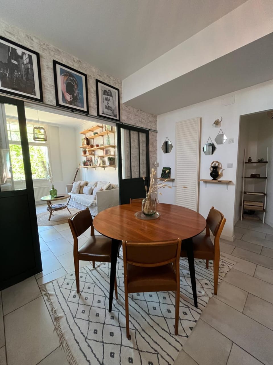 Living room, Dining area
