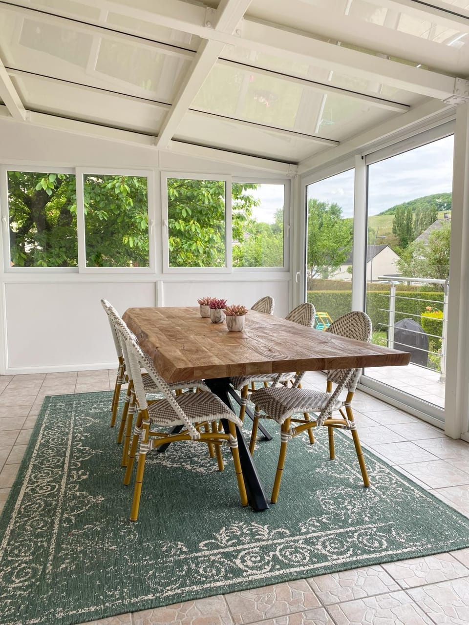 View (from property/room), Dining area, Garden view