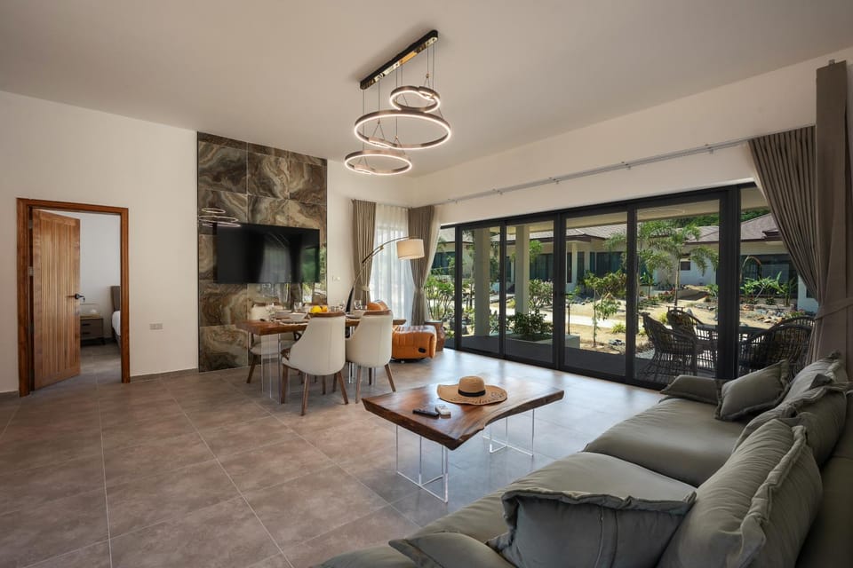 Living room, Seating area, Dining area