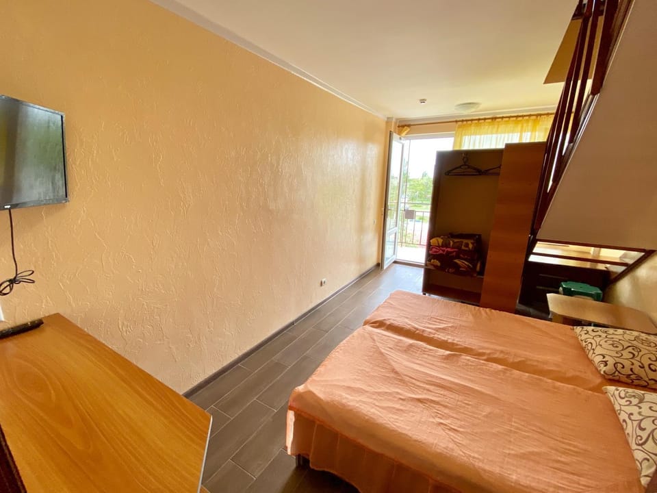 Bed, Photo of the whole room