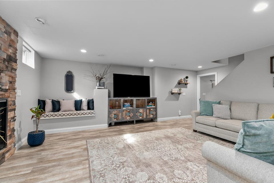 TV and multimedia, Living room, Seating area