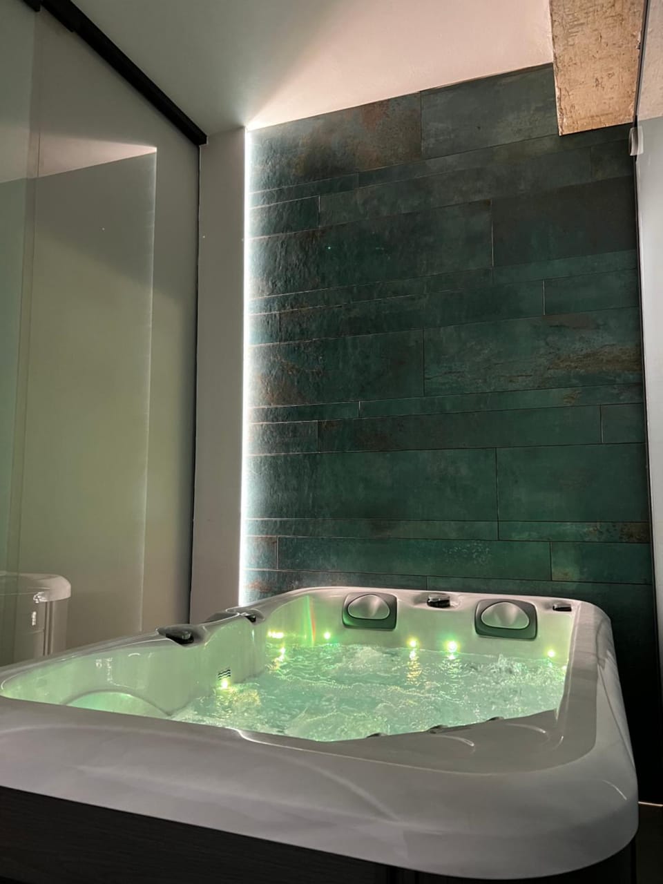 Hot Tub, Hot Tub