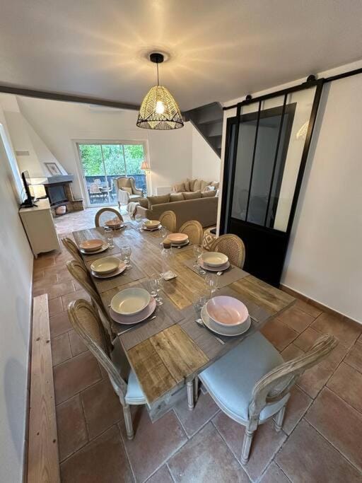 Magnifique mas provençal avec piscine au centre de Goudargues Villa in Provence-Alpes-Côte d'Azur