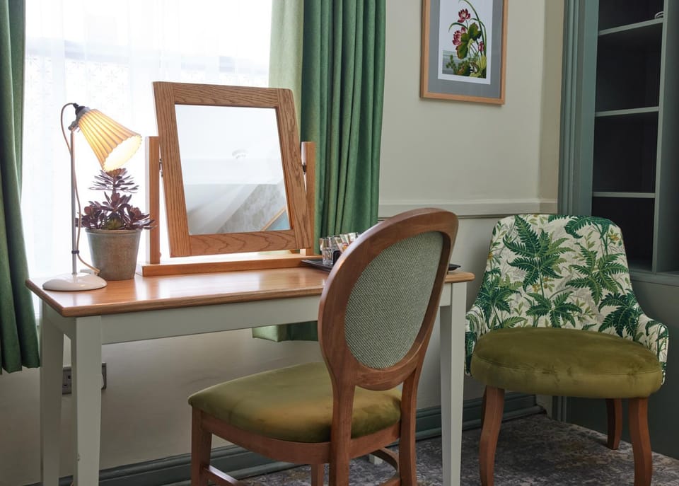Seating area, Bedroom