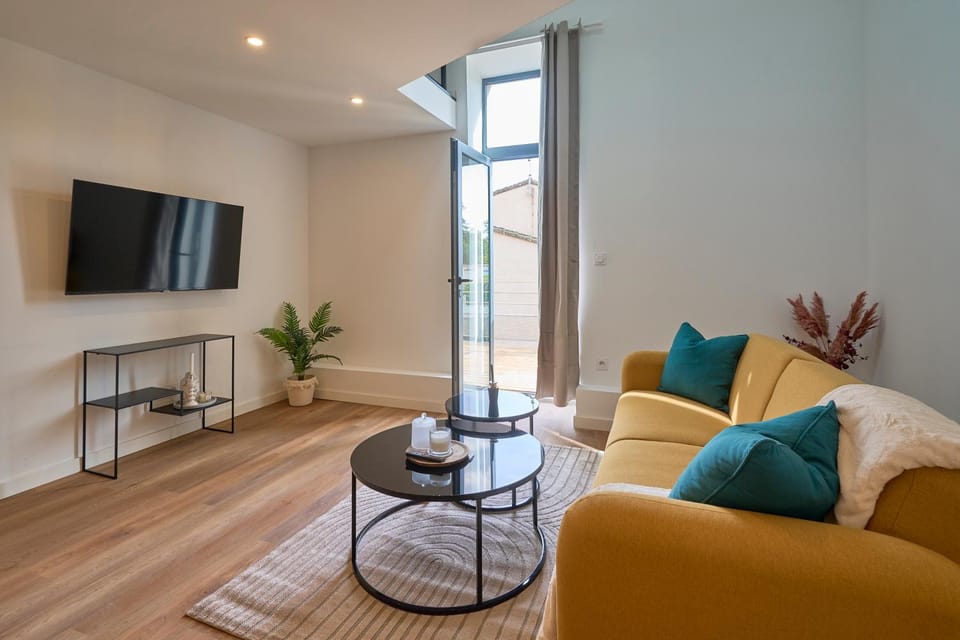 Communal lounge/ TV room, Living room
